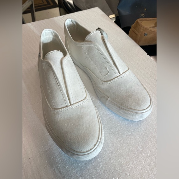 New Alamo Women’s Sneaker Size 8.5 US - Picture 5 of 5